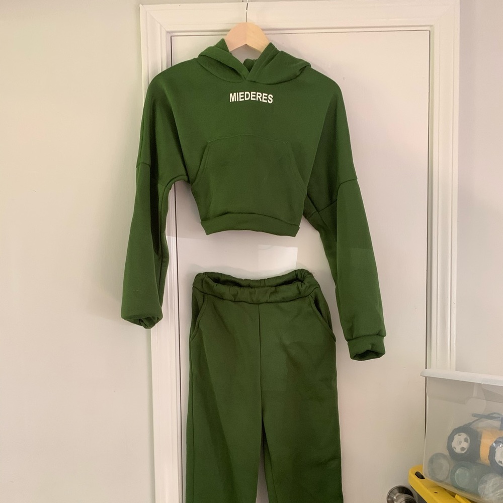 Green Mederes Matching Lounge Set